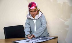Kas güçsüzlüğü engel olamadı: Çizdiği resimleri görenler inanamıyor