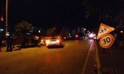 Kavşakta feci kaza: 3 otomobil hurdaya döndü, 7 kişi yaralandı