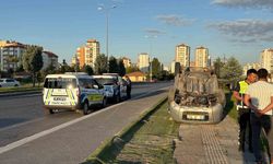 Kayseri'de hafif ticari araç takla attı: 1 yaralı