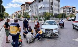 Kula'da otomobil ile motosiklet çarpıştı: 2 yaralı
