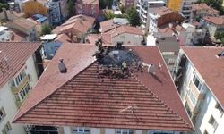 Kütahya'da yıldırım düşen çatıda yangın çıktı