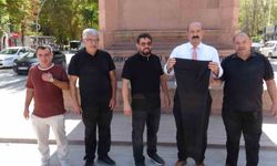 Malatya'da anıttaki figüre pantolonlu tepki
