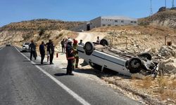 Mardin'de otomobil takla attı: 2 yaralı