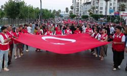Mersin'de 15 Temmuz yürüyüşü düzenlendi, demokrasi nöbeti tutuldu