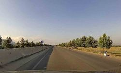 Motosikletteki çiftin yere savrulduğu anlar kamerada