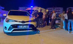 Otomobille çarpışan motosiklet kontrolden çıkınca yol kenarındaki çocuğa çarptı