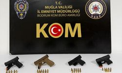 Ruhsatsız silahlarla kaçarken kıskıvrak yakalandılar