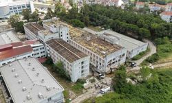 Sinop'ta eski hastane binasının yıkımına başlandı