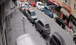 Sultangazi'de kuryeye araç çarptı: O anlar kamerada