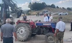 Tavşanlı'da otomobil ile traktör çarpıştı: 3 yaralı