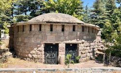 Tek parti döneminde Krematoryum(ölü yakma tesisi) olarak yapıldı, kemik deposu olarak kullanıldı