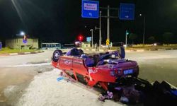 Ters dönen Tofaş'ın içindeki 2 kişi yaralandı