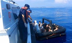 Yunan sahil güvenlik 3'ü çocuk 8 düzensiz göçmeni Türk karasularına geri itti
