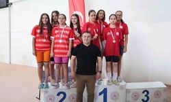 Yüzme müsabakalarında madalyalar sahiplerini buldu