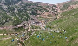 3 Bin rakımdaki Salikvan Yaylası'nda boğa güreşleri nefes kesti