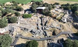 5 bin 600 yıllık medeniyete ev sahipliği yapan Troya Ören Yeri Kazılarında, Troya Savaşı'nın izleri aranıyor