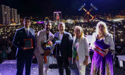 9 bin 600 nüfuslu ilçede düzenlenen Alişan konserini 25 bin kişi izledi