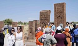 Ahlat Selçuklu Meydan Mezarlığı ziyaretçi akınına uğradı