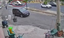 Ani frenle demirlerin kamyonetten yola savrulması kameraya yansıdı