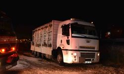 Asit sızdıran kamyon için ekipler seferber oldu: 2 yaralı