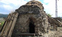 Atıl vaziyetteki hamam restore edilmeyi bekliyor