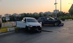 Aydın'da otomobille çarpışan araç refüje çıktı: 1 yaralı