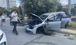Bakırköy'de ticari taksi ve otomobil çarpıştı: 1 yaralı