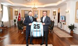 Başkan Dal'dan Vali Baruş'a 25 numaralı forma