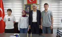 Başkan Hallaç, başarılı öğrencileri halkın makamında ağırladı