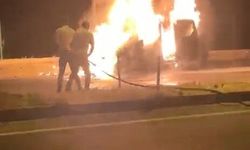 Bingöl'de hafif ticari araç alev alev yandı