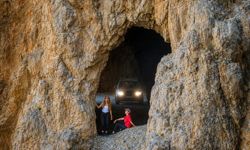 Bir asırdan fazla süren mücadelenin eseri: Taş Yolu turistlerin gözdesi