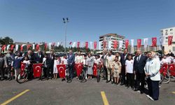 'Camini Bul Takımını Kur' futbol turnuvasına katılan öğrencilere bisiklet hediye edildi