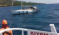 Çanakkale Boğazı'nda sürüklenen tekne kurtarıldı