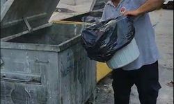 Çöp konteynırı tutuştu, temizlik işçisi anında müdahale etti
