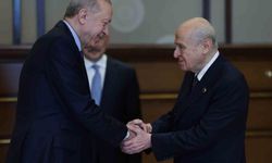 Cumhurbaşkanı Recep Tayyip Erdoğan ve MHP lideri Devlet Bahçeli'nin Cumhurbaşkanlığı Külliyesindeki görüşmesi başladı.
