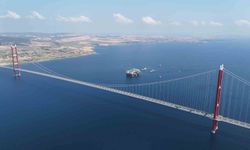 Dünyanın en büyük üçüncü yarı batık vinç ve boru döşeme gemisi 1915 Çanakkale Köprüsü altından geçti