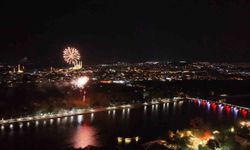 Edirne'de 30 Ağustos Zafer Bayramı resepsiyonu: Meriç Nehri'nde havai fişek gösterisi