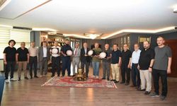 Elazığ Ticaret Borsası'nda emek veren meclis üyelerine teşekkür plaketi
