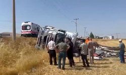 Elazığ'da kamyon yat yattı:Faciadan dönüldü