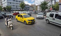 Elektrik kesintisi sebebiyle trafik ışıkları yanmayınca karışıklık meydana geldi