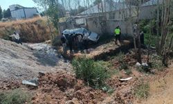 Erciş'te hafif ticari kamyonet takla attı: 4 yaralı