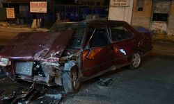 Eskişehir'de 2 otomobil kafa kafaya çarpıştı