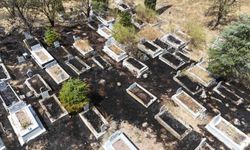 Eskişehir'de mezarlar alevler içinde kaldı