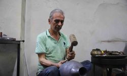 Gaziantep'te 57 yıllık bakır ustası mesleğinin yok olmasından endişe ediyor