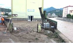 Giresun'da sel suları çekildi, geriye çamuru kaldı