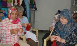 İlmek ilmek dev Türk bayrağı ördüler