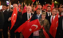 Isparta'da 30 Ağustos coşkusu fener alayı ve Kubat konseriyle yaşandı