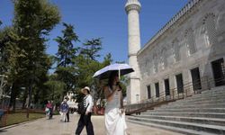 İstanbul'da sıcak hava ve nem bunalttı: Kireçburnu Sahili Antalya plajlarını aratmadı