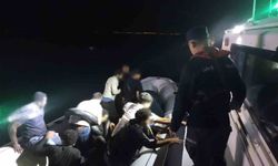 İzmir açıklarında 21 düzensiz göçmen yakalandı, 31 göçmen kurtarıldı