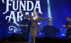Kahramanmaraş'ta Ağustos Fuarında Funda Arar konseri